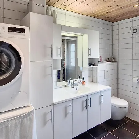 4 Bedroom Stunning In Holiday home Hebnes