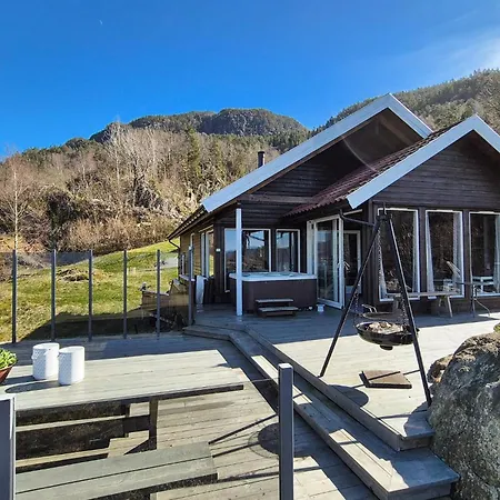 Holiday home Awesome In With Jacuzzi